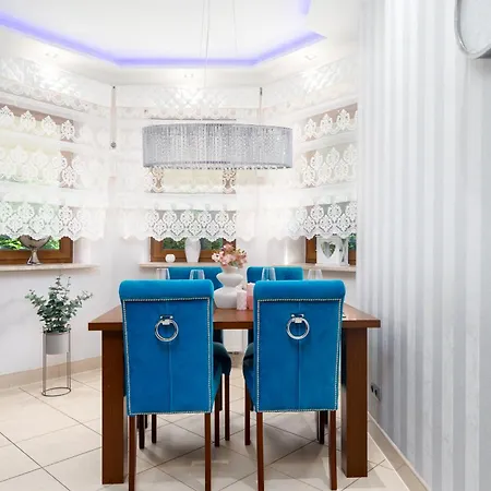 Villa Golden - Elegant Family With Garden Near Warsaw *