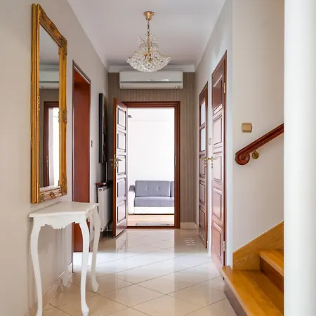 Villa Golden - Elegant Family With Garden Near Warsaw *