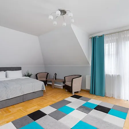 Villa Golden - Elegant Family With Garden Near Warsaw